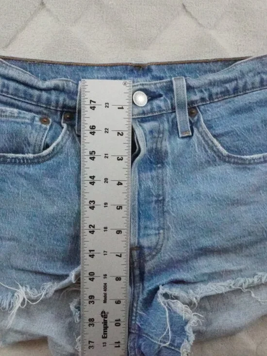 Levi's 501 High Rise Cutoff Shorts Womens 28 Light Wash - Picture 7 of 10